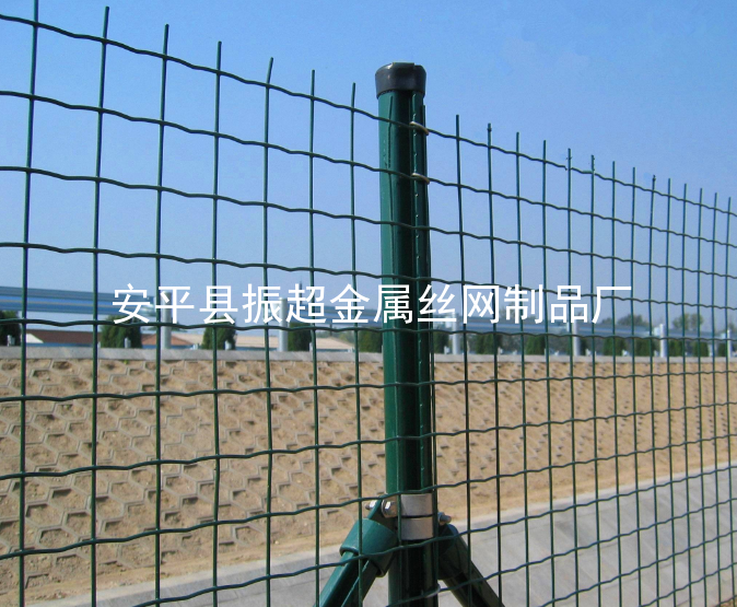 卷式鐵絲網圍擋-www.mh1831.com